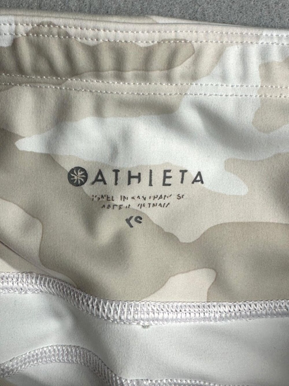Athleta High-Waisted 7/8 Athletic Leggings Womens Size Small Beige White Camo - Picture 8 of 9